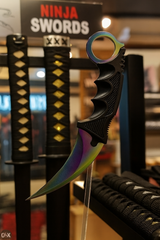 Karambit Nož — Elegancija, Preciznost i Sigurnost u Svakom Detalju