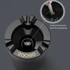 Elegantna Auto Pepeljara sa Ugrađenim Spremnikom za Vodu