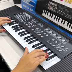 Mala Glazbena Čarolija: Dječja Klavijatura s Mikrofonom "HL-3829