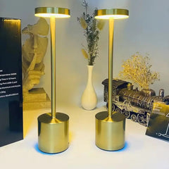 Moderna LED Stolna Lampa sa Punjivom Funkcijom