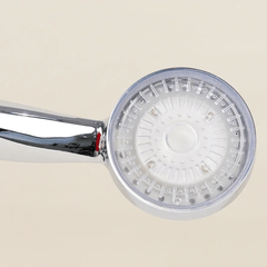 Moderner LED Duschkopf für ein entspannendes Badeerlebnis