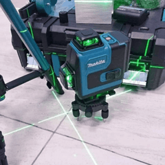 Makita Laserski 4D Nivelator s 16 Linija za Precizno Usmeravanje