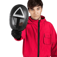 Maska sa Enigmatičnim Dizajnom