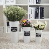 Elegantna Metalna Vaza za Vaš Dom