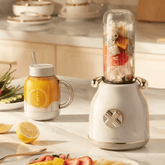 Šarmantni Mini Retro Blender s Dvije Praktične Boce