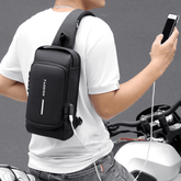 Inovativna Pametna Torbica s Sigurnim Zaključavanjem i USB Povezivanjem