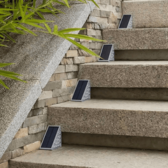 Energetski učinkovite solarne LED lampe za stepenice i vrt