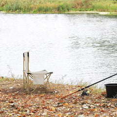 Moderna trpeze s četiri udobne stolice