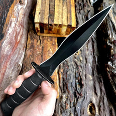 Futuristički taktički nož s praktičnom futrolom