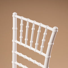 Uživajte u eleganciji s Tiffany Stolicom