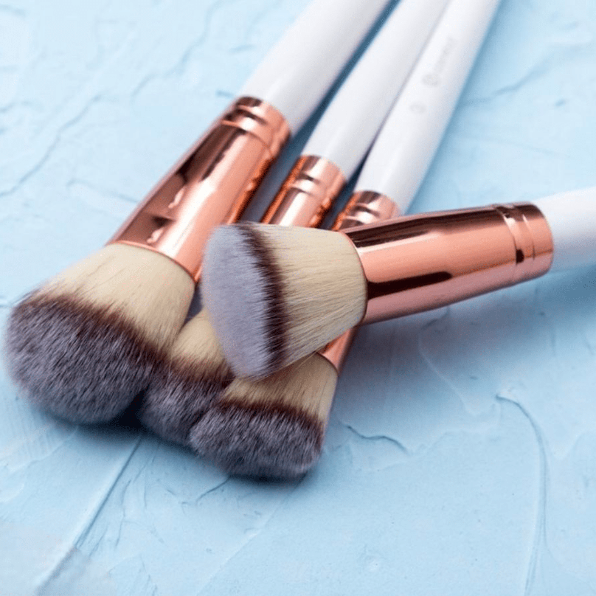 Set od 13 profesionalnih četkica za šminkanje "BH Cosmetics