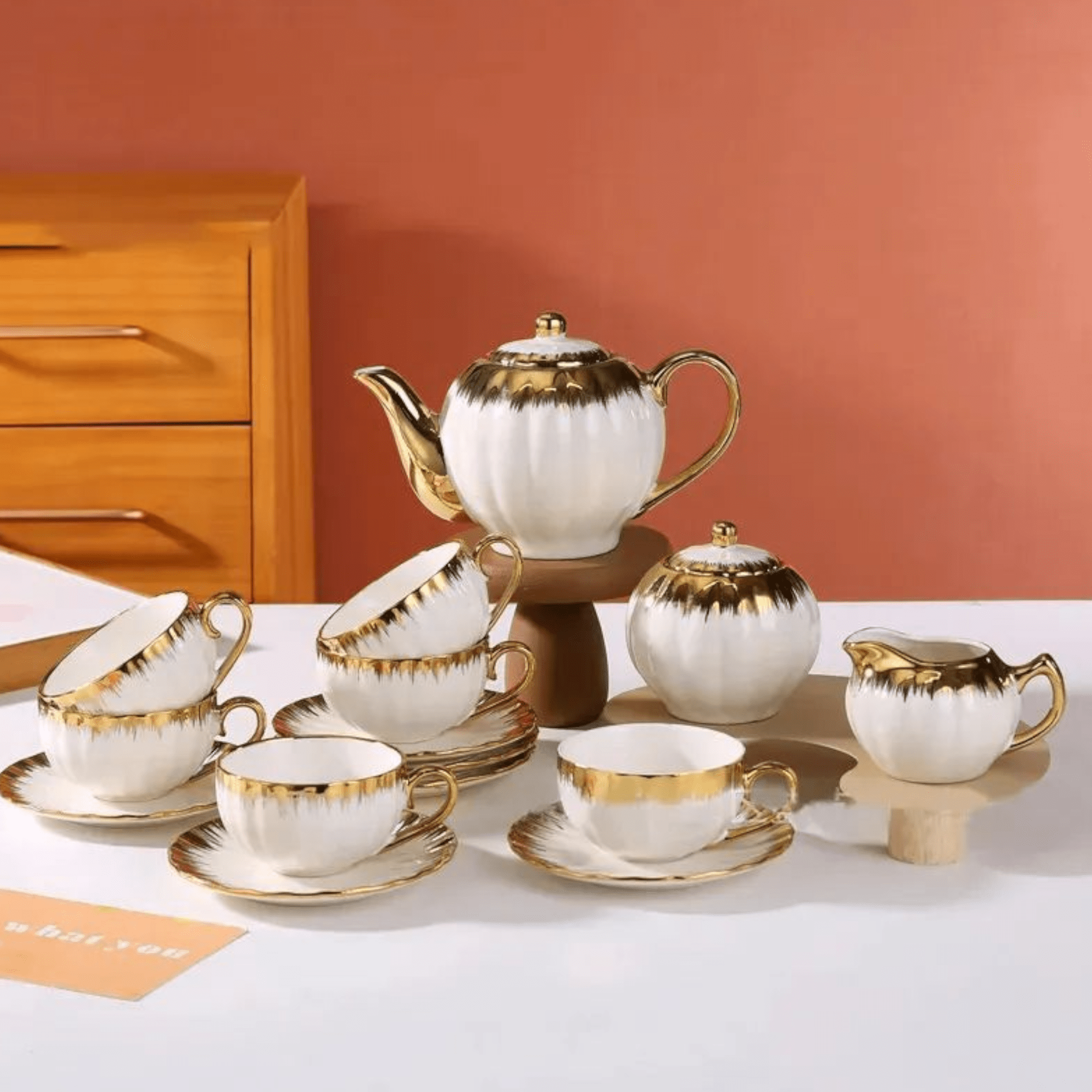 Savršen 17-dijelni Porculanski Set "Arabic Gold" za Elegantan St table!