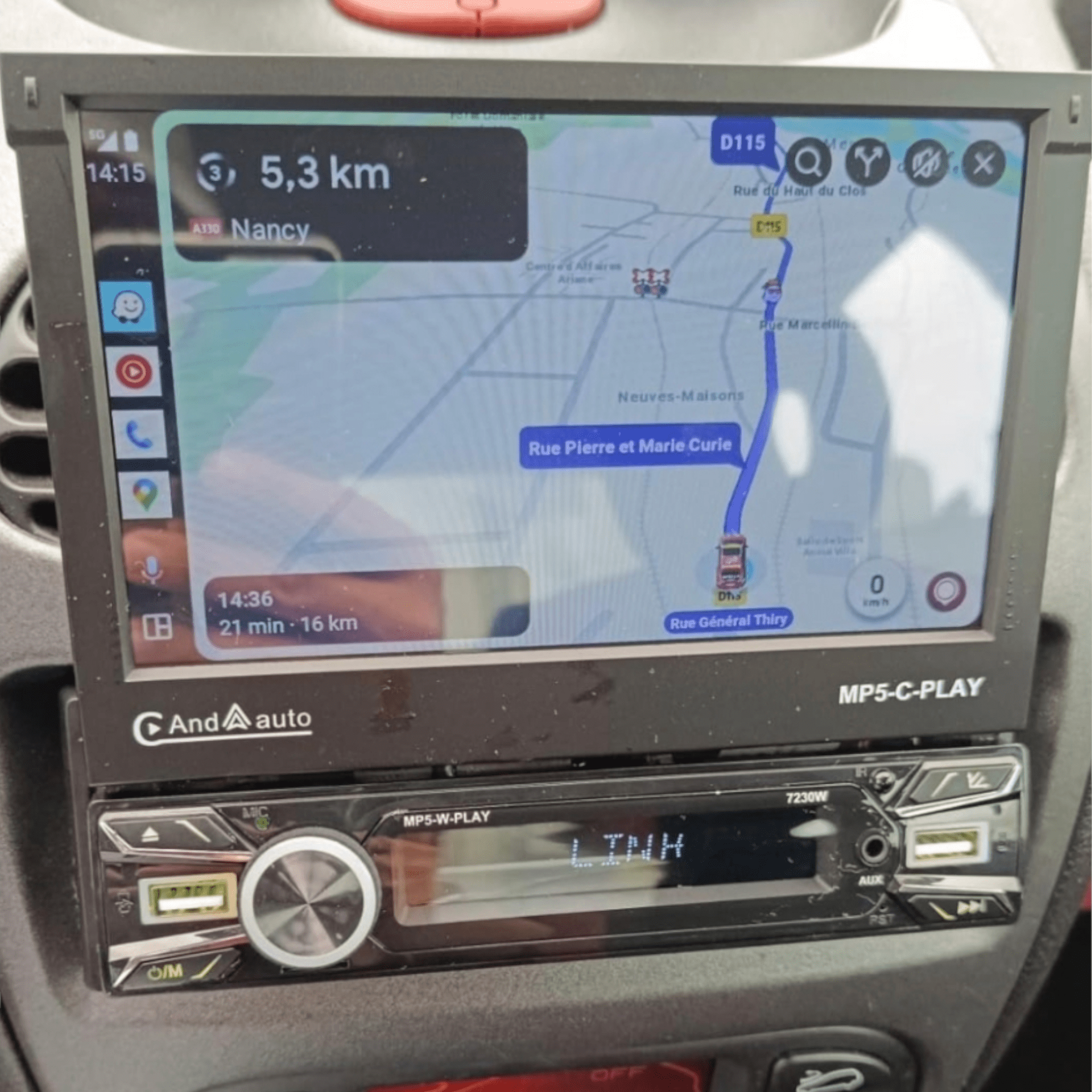 Inovativni 1DIN Uvlačivi Autoradio s Dodirnim Ekranom