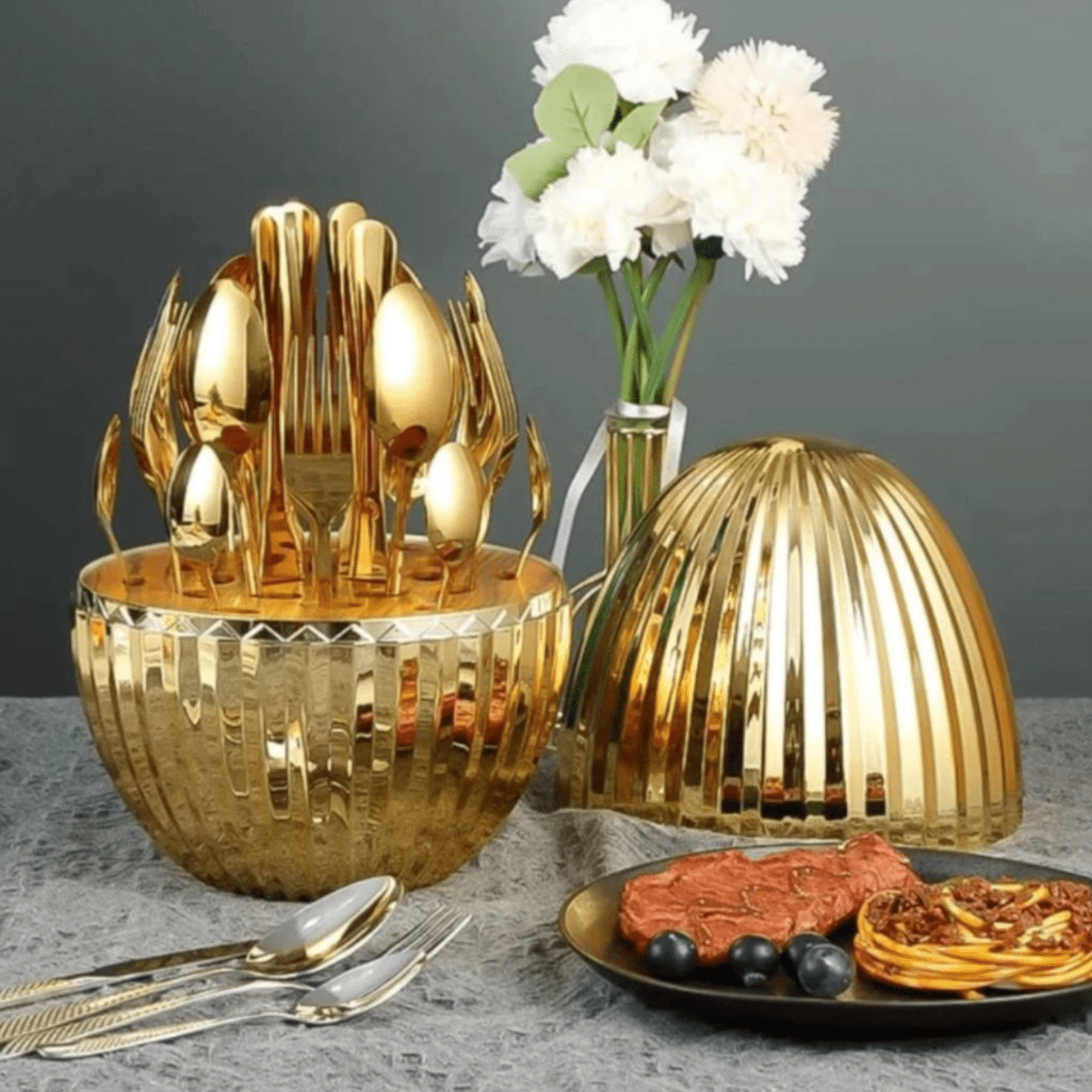 Elegantan 24-dijelni set escajga "Stripped Gold Mood Egg" za sofisticirano posluživanje