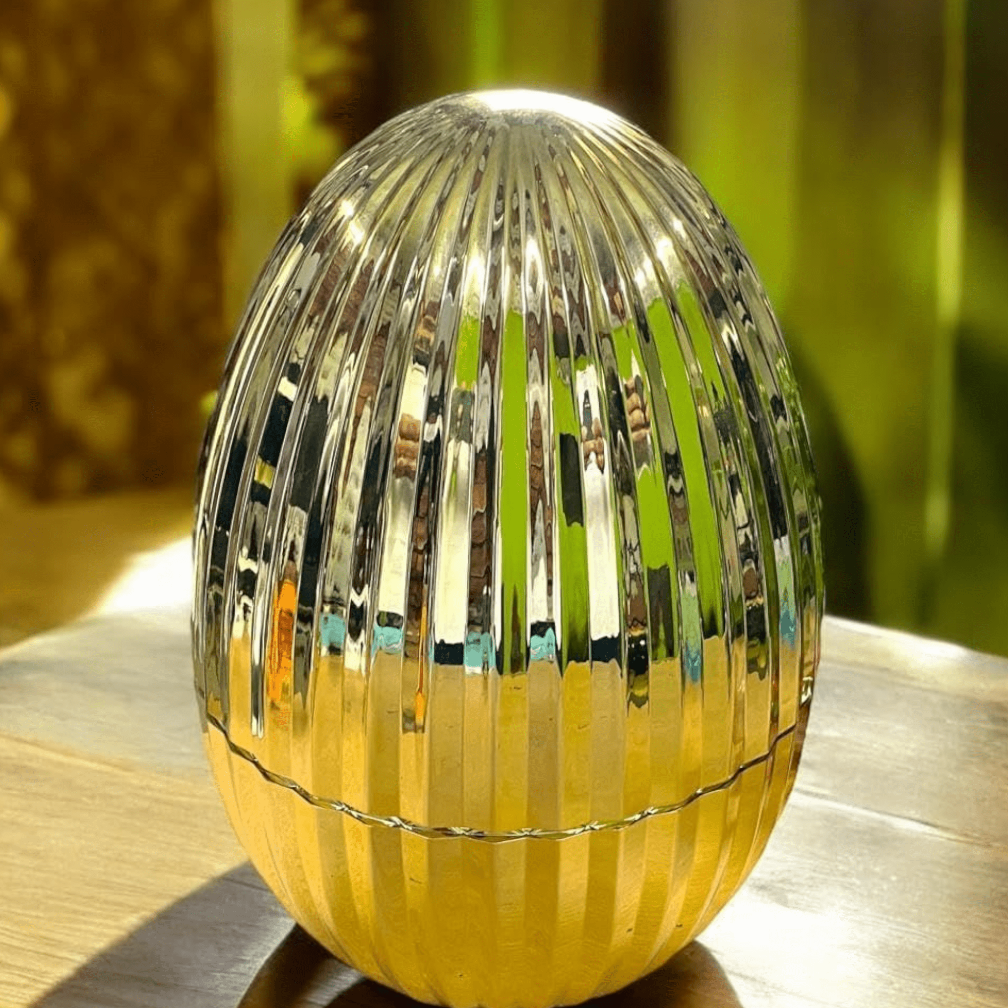Elegantan 24-dijelni set escajga "Stripped Gold Mood Egg" za sofisticirano posluživanje