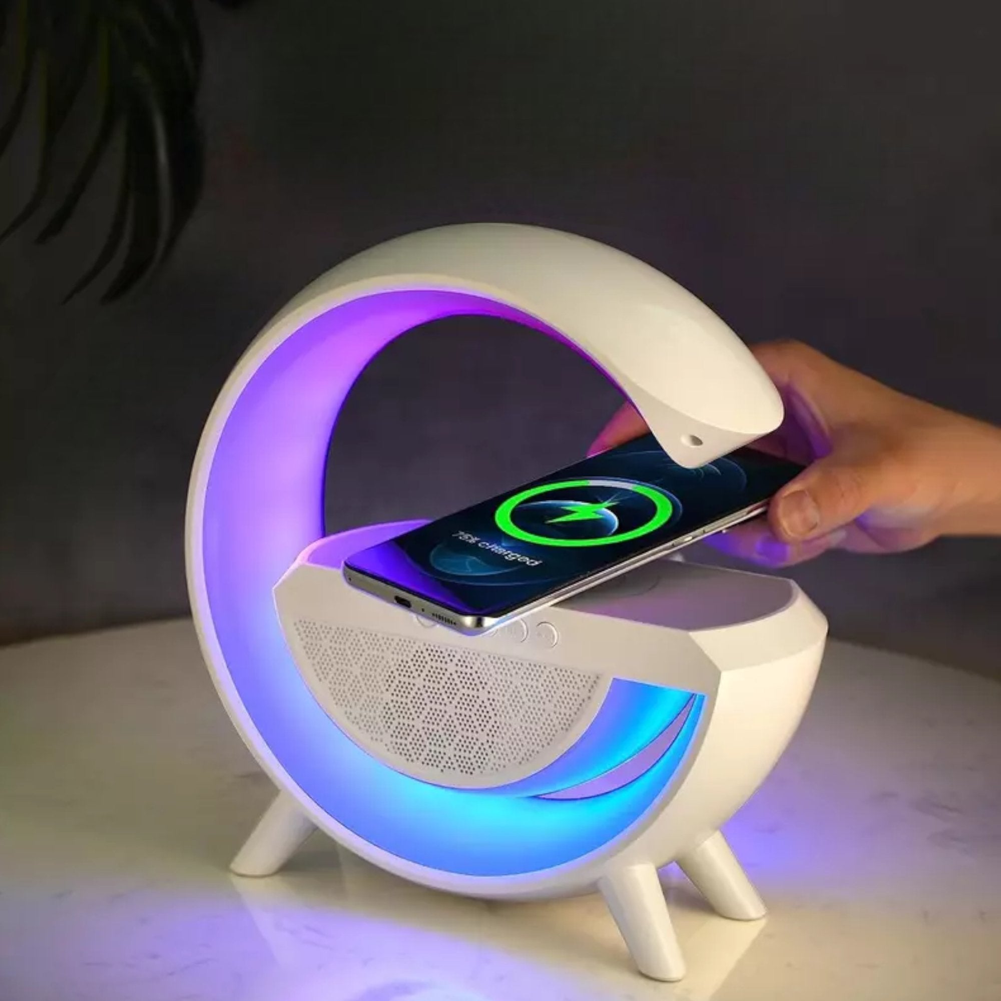 Višenamenski 3u1 RGB Bežični Punjač, Zvučnik i Lampa za Moderne Prostore