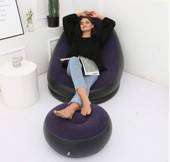 🛋️💨 NAPUHAVAJUĆA LOUNGE SOFA SA TABUREOM – KOMPLET ZA MAKSIMALNO OPUŠTANJE! 🔥