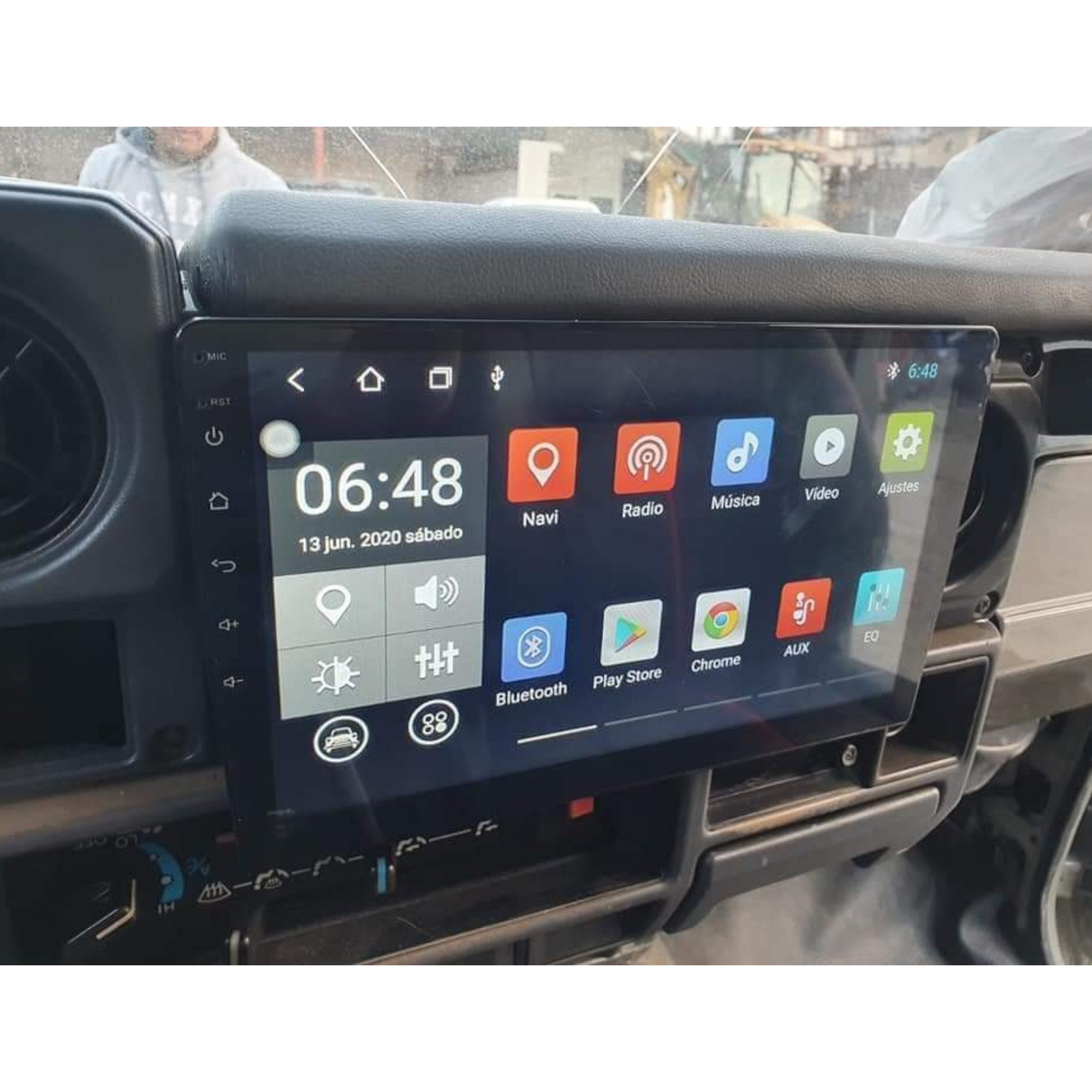 Špičková Android Navigace a Multimediální Systém pro Automobily