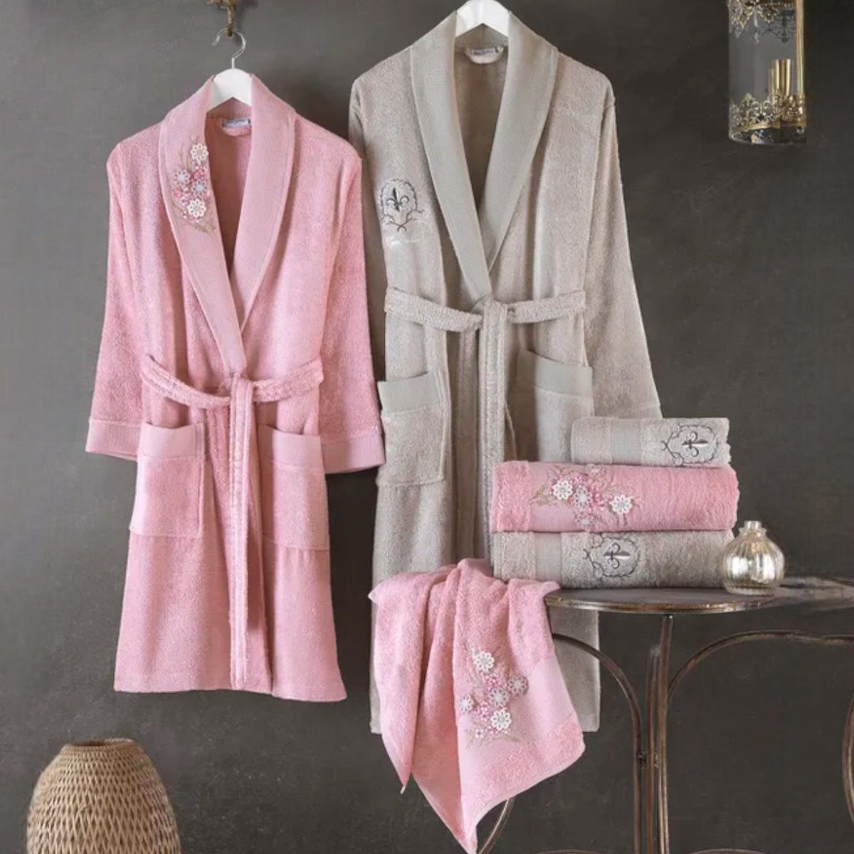 Elegantni Binnur" 8-dijelni set Ogrtača za stilizirano uživanje
