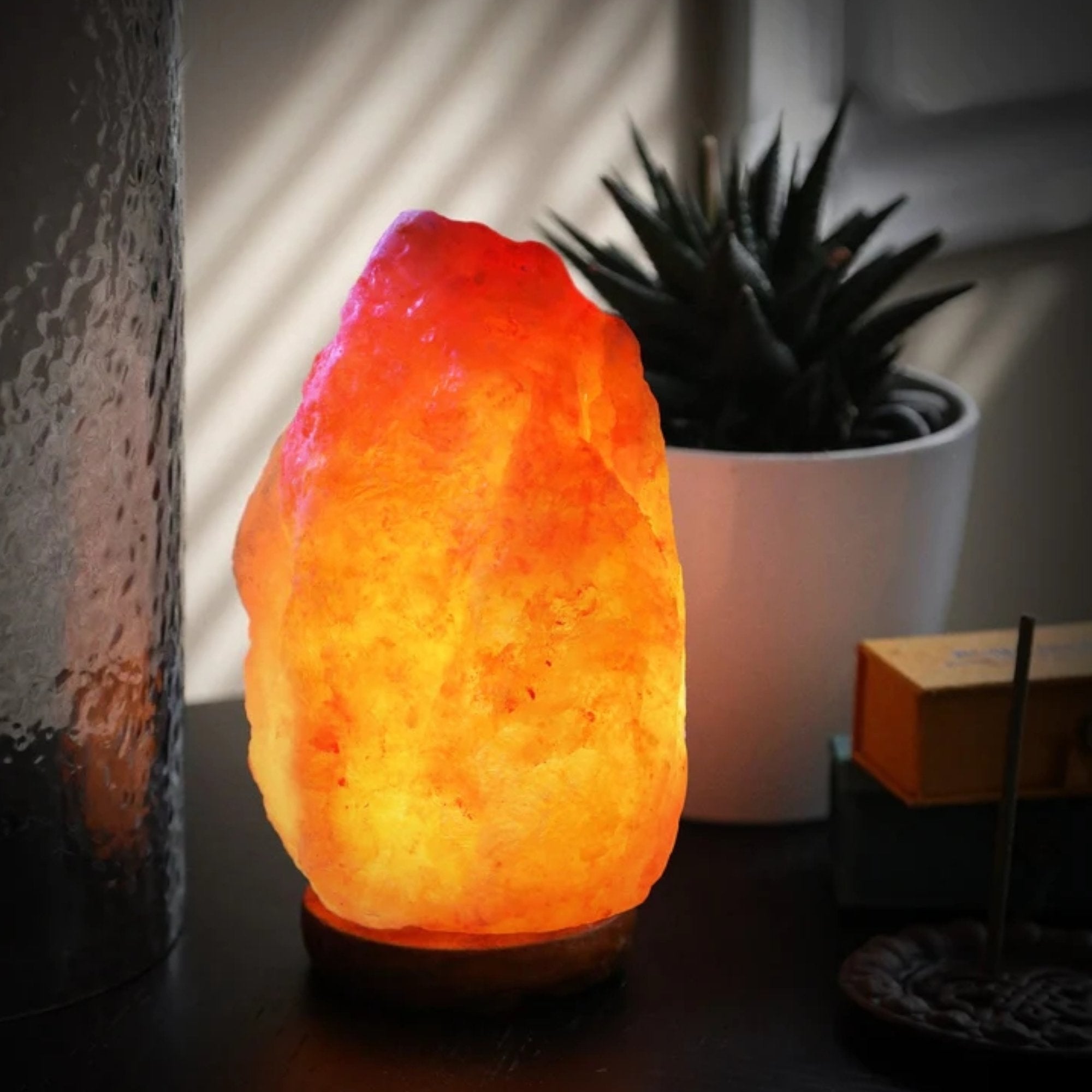 Himalajska Solna Kristalna Lampa za Prirodno Opuštanje