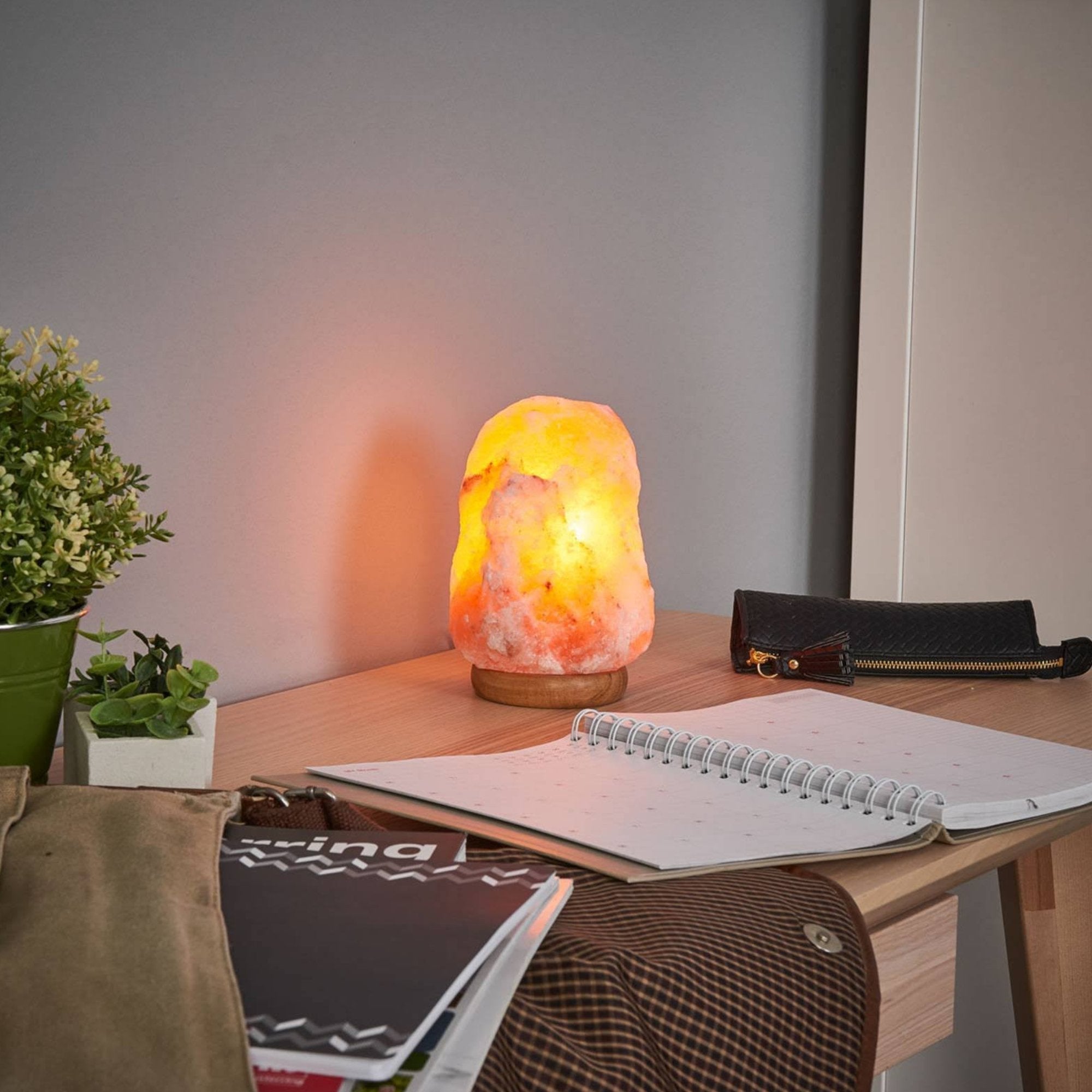 Himalajska Solna Kristalna Lampa za Prirodno Opuštanje