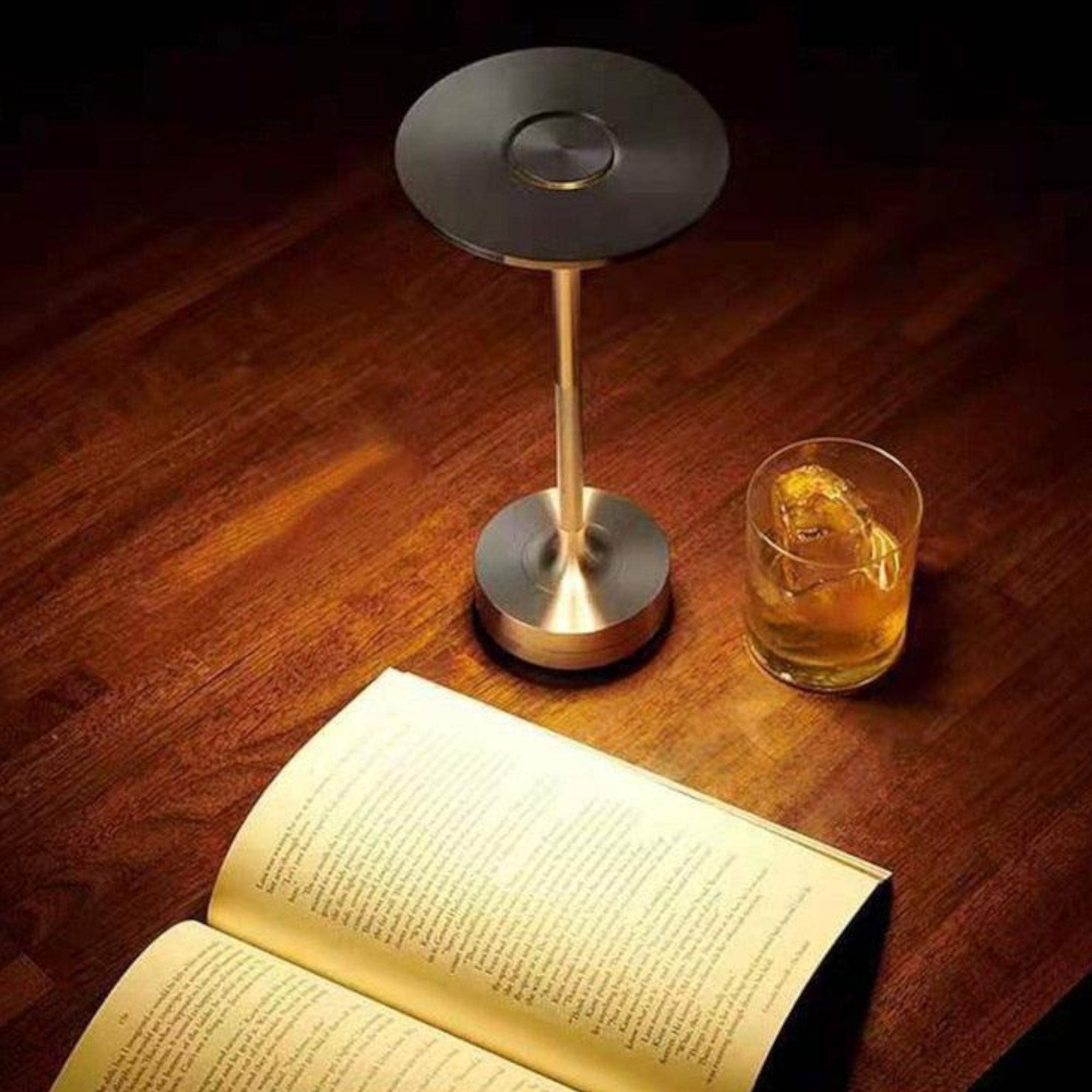 Moderna LED Metalna Stolna Lampa sa Touch Kontrolom