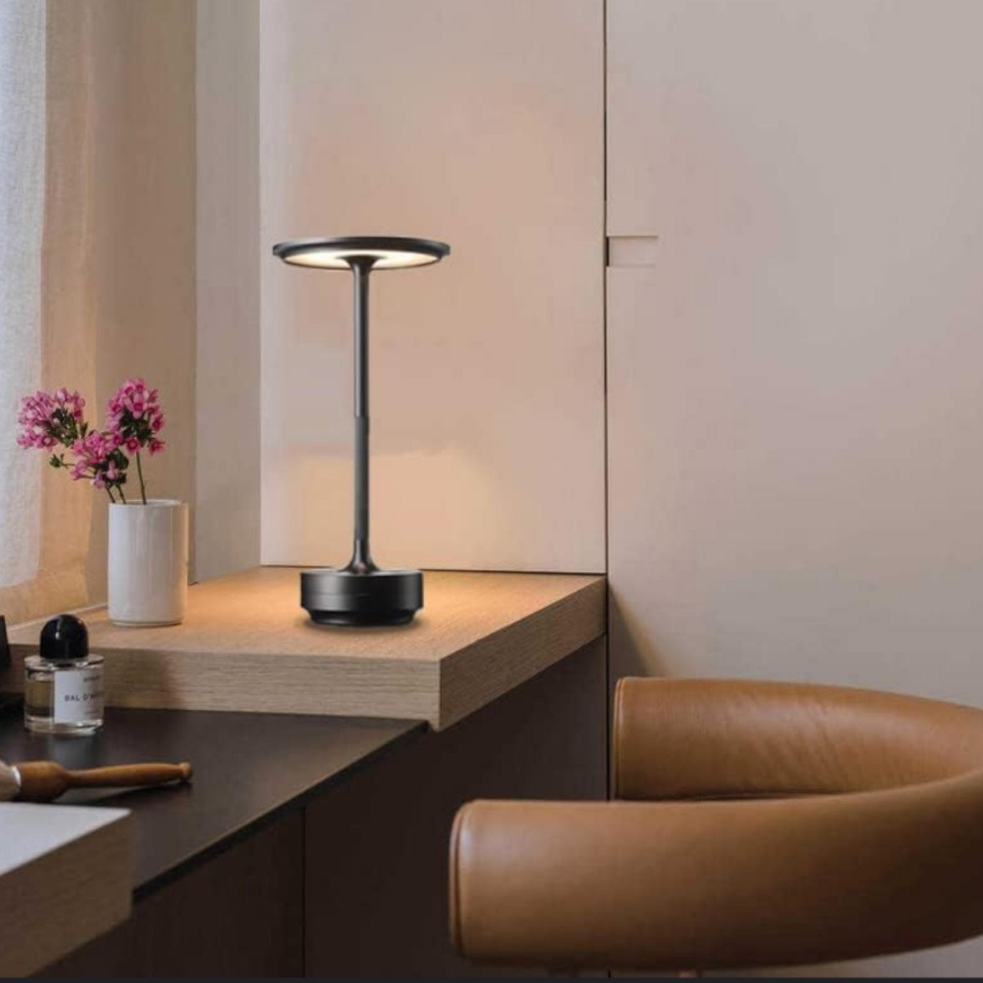 Moderna LED Metalna Stolna Lampa sa Touch Kontrolom