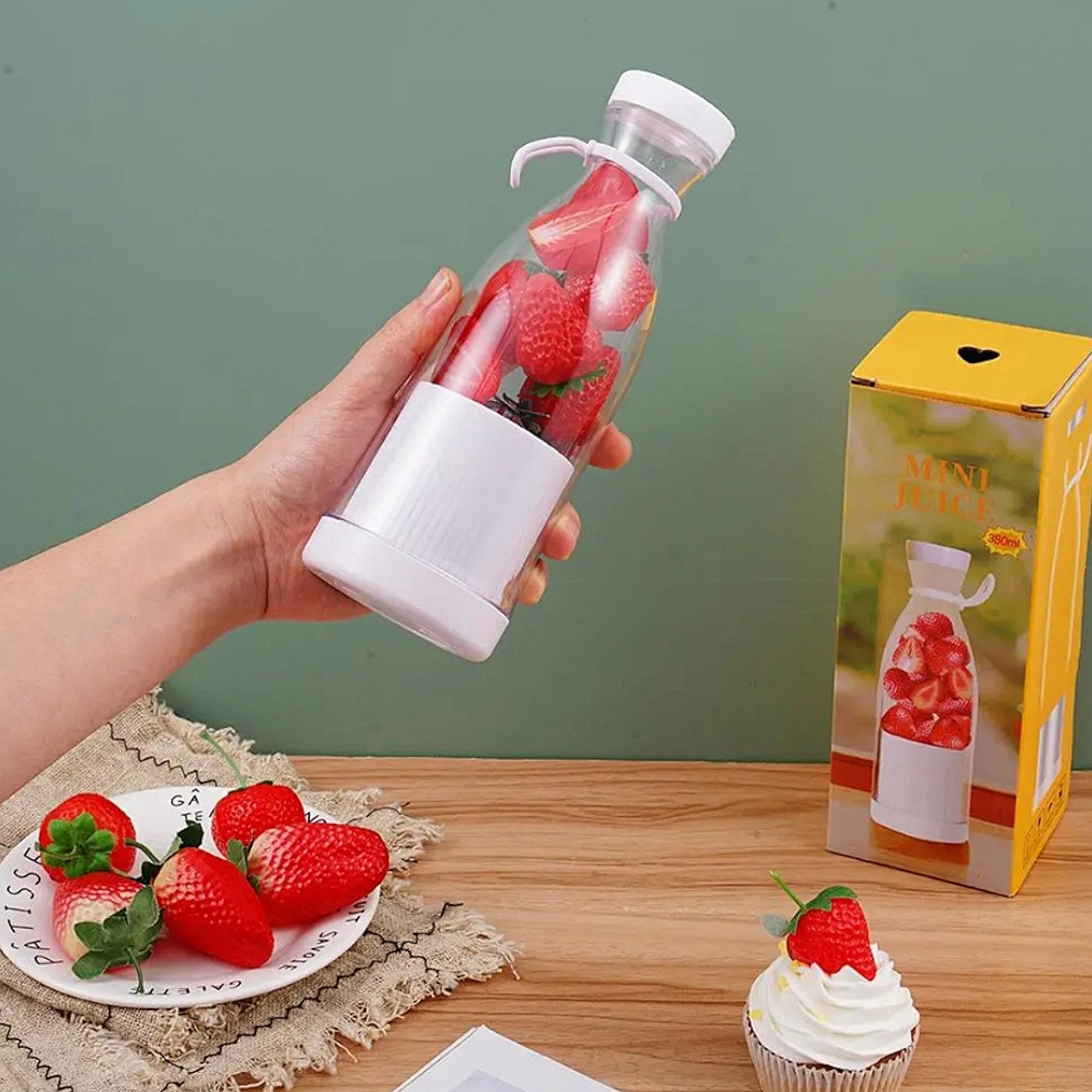Kompaktni sokovnik s mini blenderom