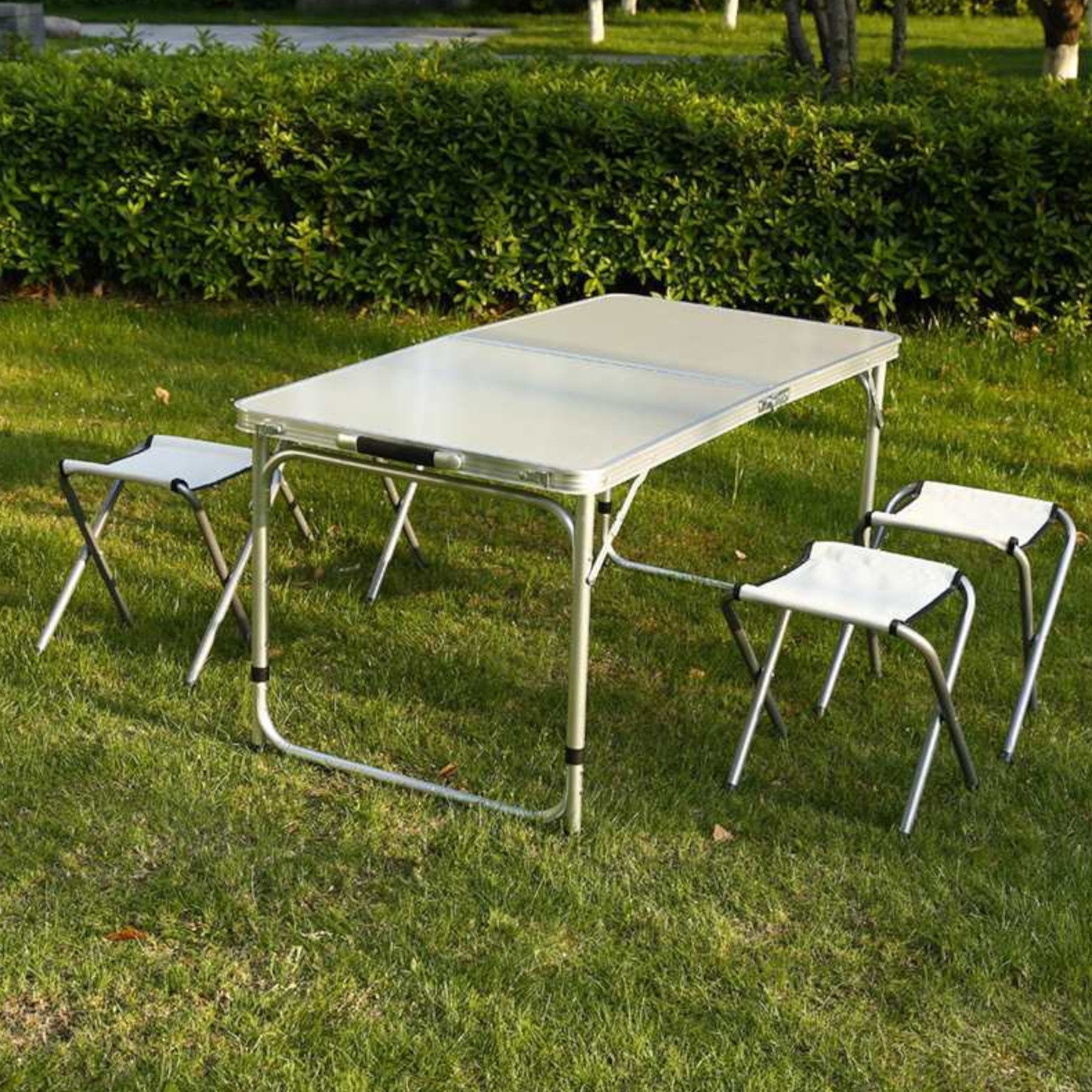 Savršeni Piknik Set: Stol i 4 Udobne Stolice