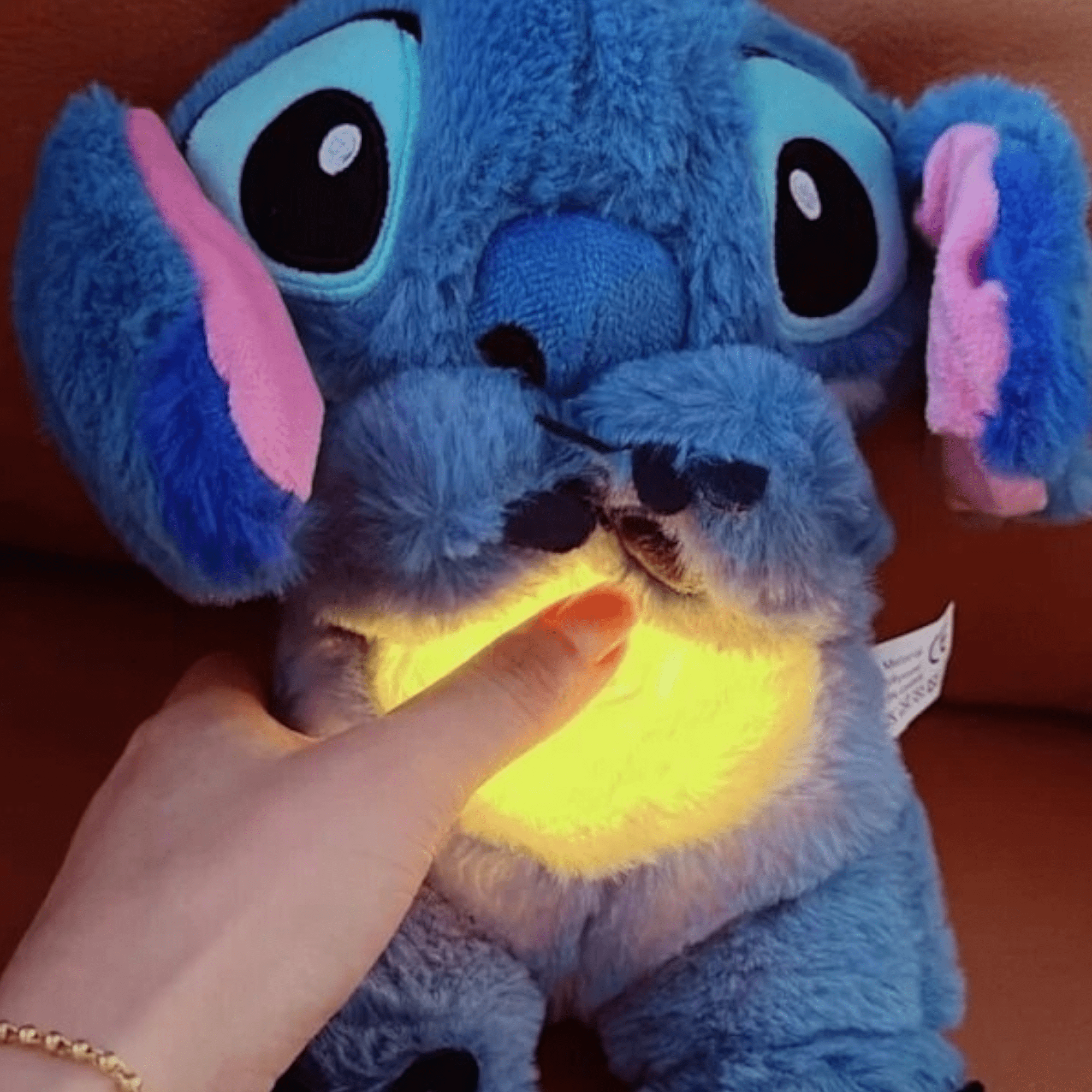 Meyer plišani Stitch koji diše i veselo svira!