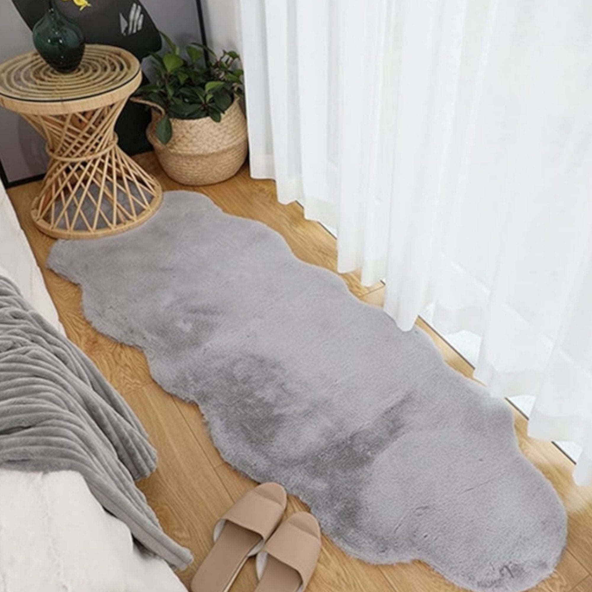 Elegantni tepih od umjetnog krzna dimenzija 180x60 cm