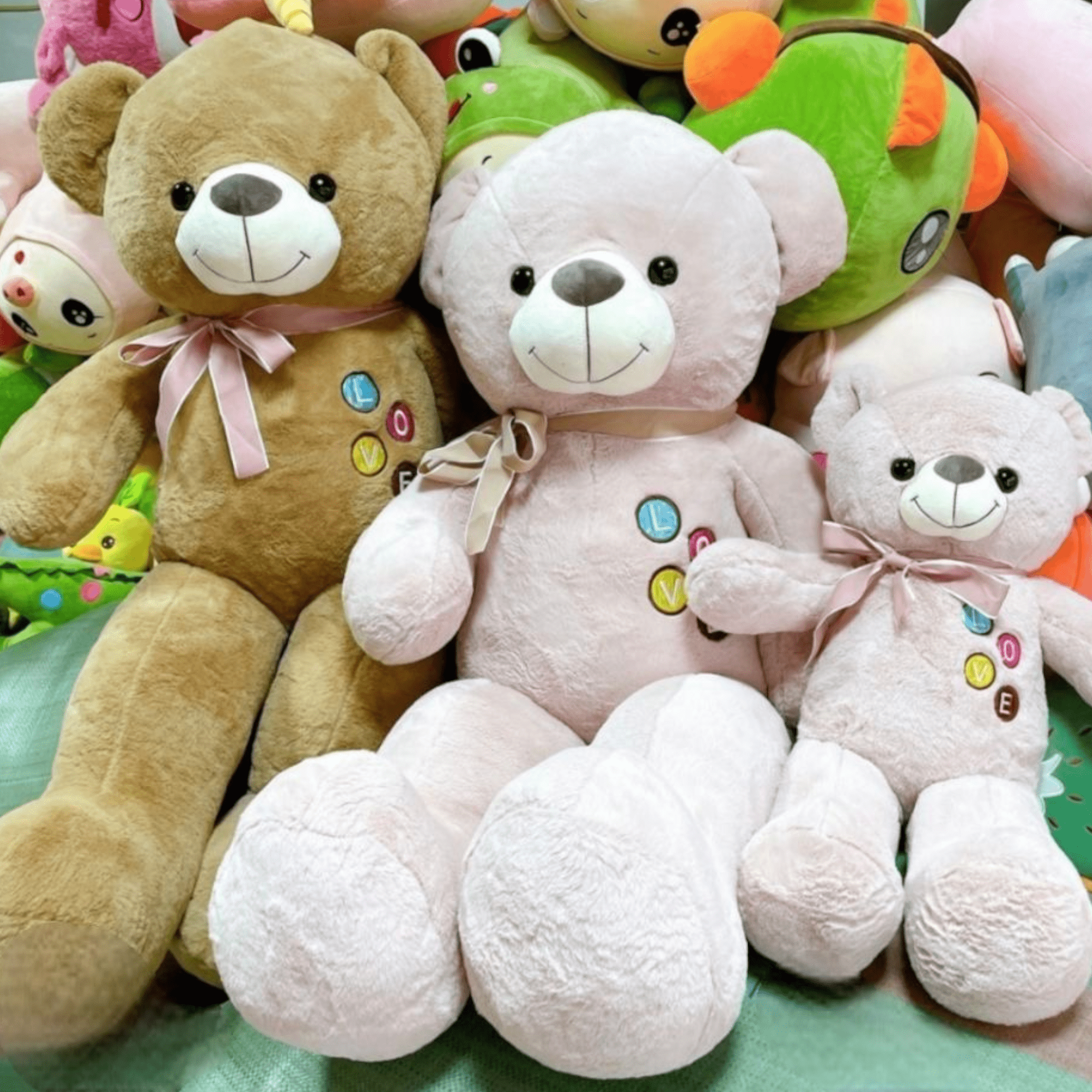 Giant Plush Bear - 120 cm of Cuddly Joy!