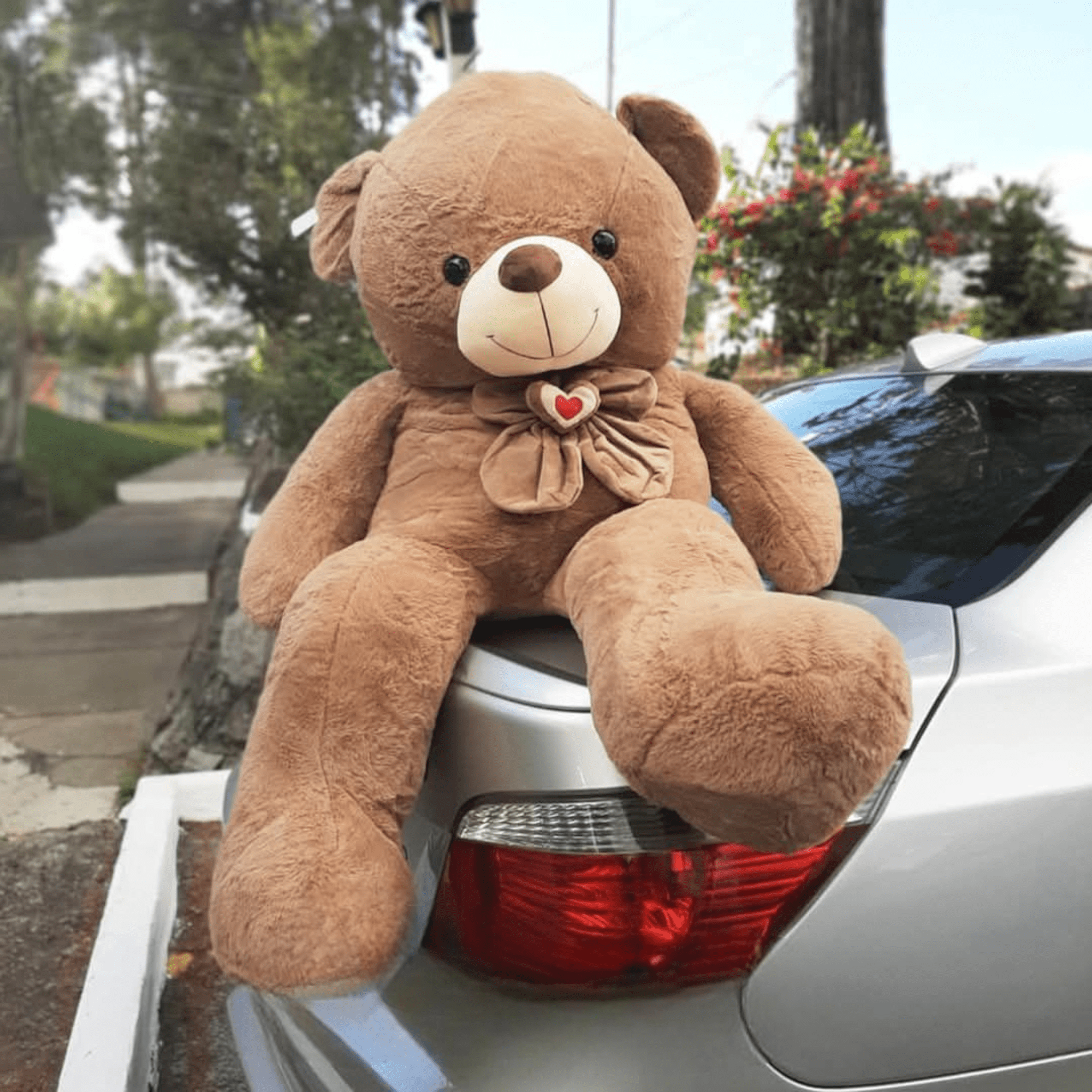 Giant Plush Bear - 120 cm of Cuddly Joy!